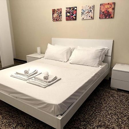Ridi Che Ti Passa In Vico Del Fieno Apartment Генуа Екстериор снимка