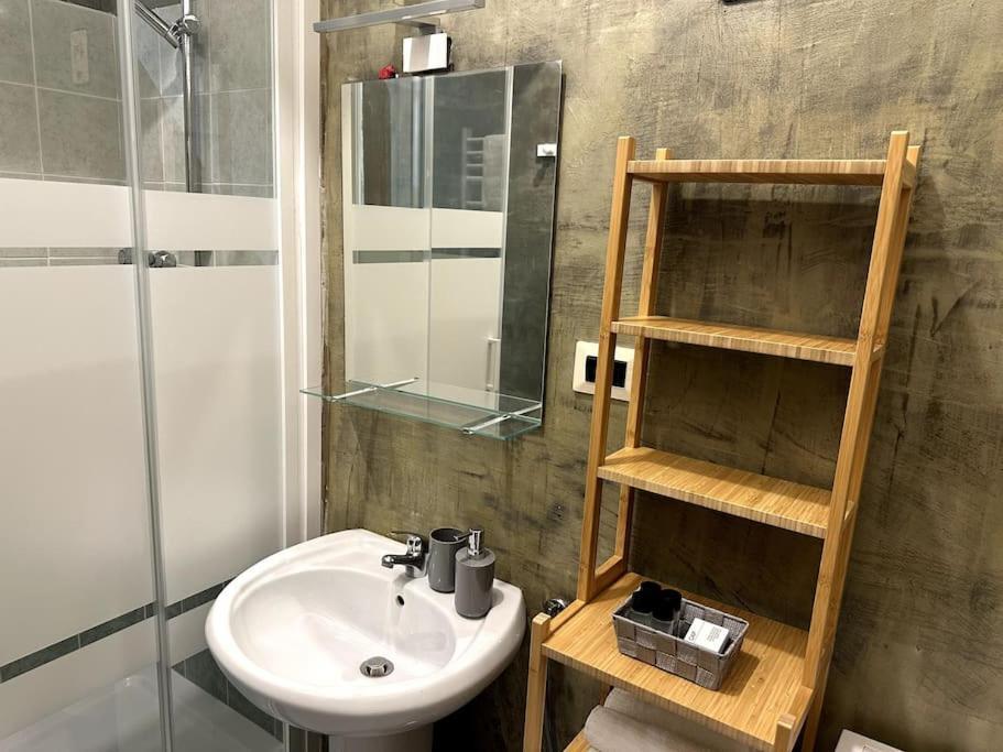 Ridi Che Ti Passa In Vico Del Fieno Apartment Генуа Екстериор снимка