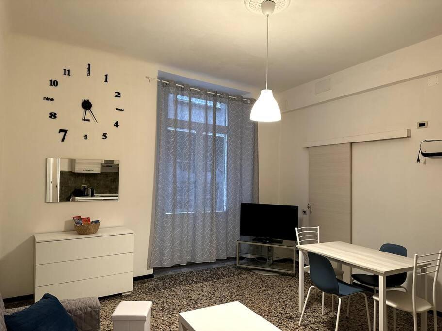 Ridi Che Ti Passa In Vico Del Fieno Apartment Генуа Екстериор снимка