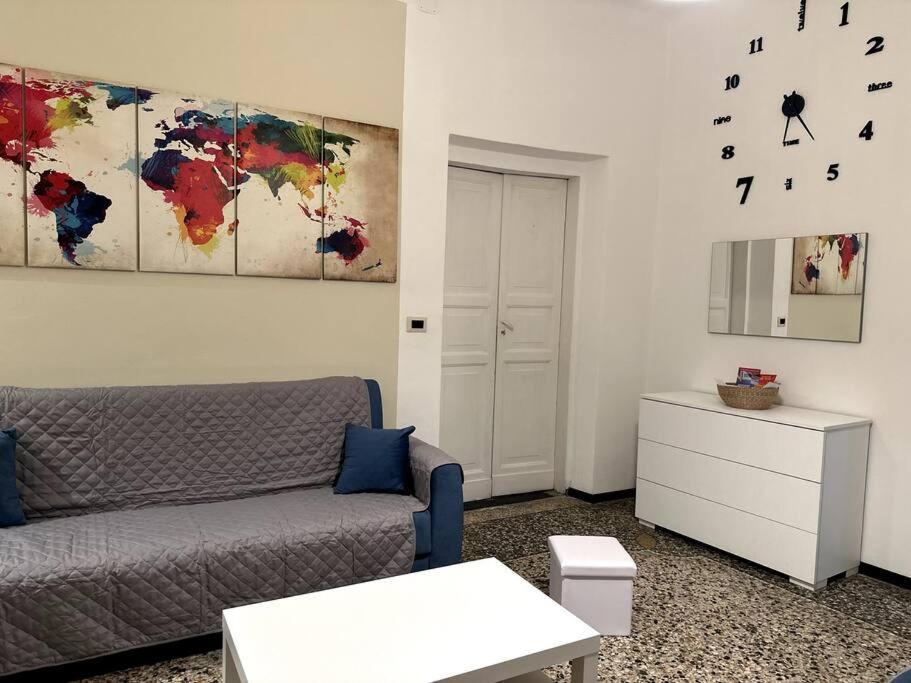 Ridi Che Ti Passa In Vico Del Fieno Apartment Генуа Екстериор снимка