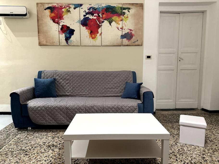 Ridi Che Ti Passa In Vico Del Fieno Apartment Генуа Екстериор снимка