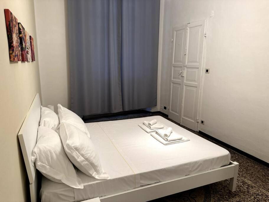 Ridi Che Ti Passa In Vico Del Fieno Apartment Генуа Екстериор снимка