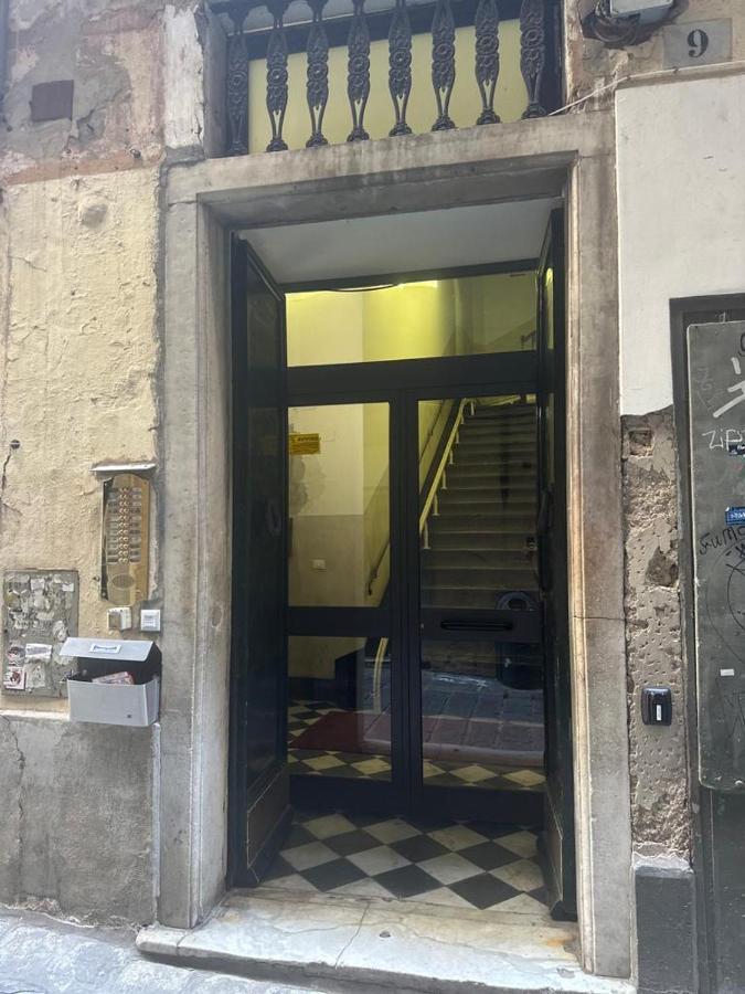 Ridi Che Ti Passa In Vico Del Fieno Apartment Генуа Екстериор снимка