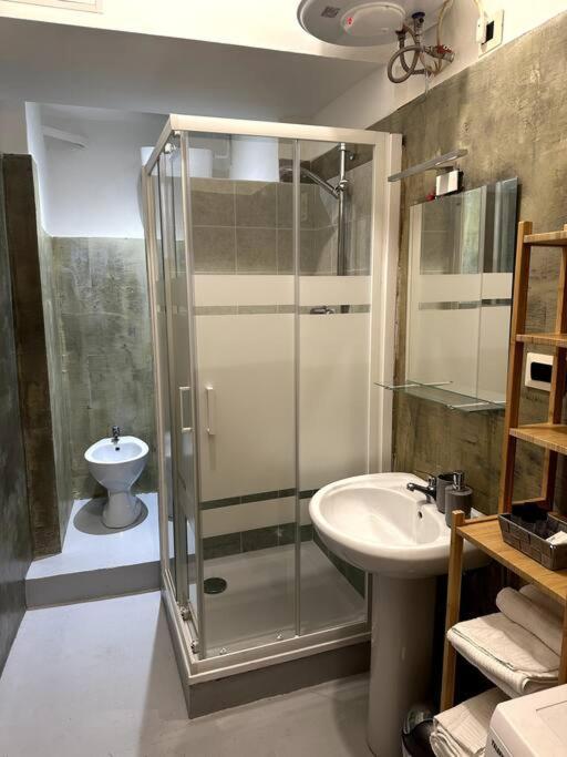 Ridi Che Ti Passa In Vico Del Fieno Apartment Генуа Екстериор снимка